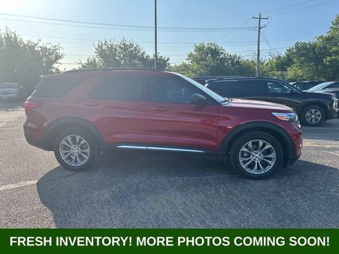 Used 2023 Ford Explorer XLT w/ Equipment Group 202A AWD/4WD image 2