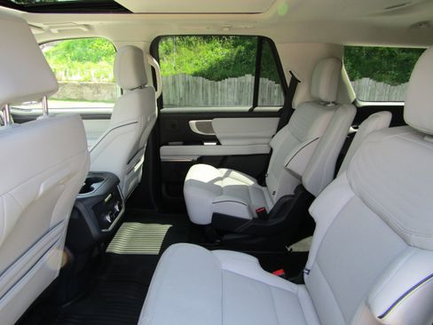 Used 2025 Ford Expedition Platinum w/ Platinum Ultimate Package AWD/4WD image 13