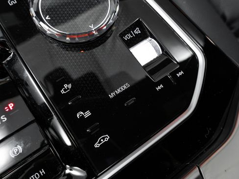 Used 2023 BMW 760i xDrive image 61