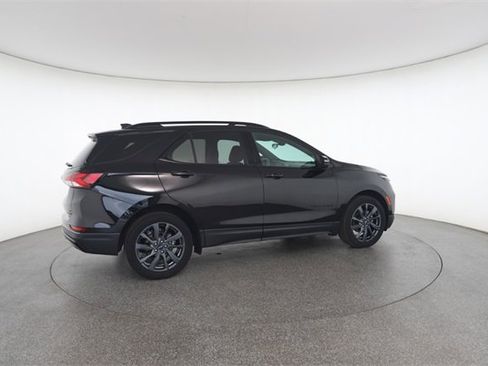 Used 2022 Chevrolet Equinox RS w/ Infotainment Package image 21