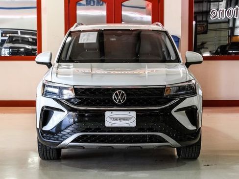 Used 2023 Volkswagen Taos SE w/ Panoramic Sunroof Package image 9