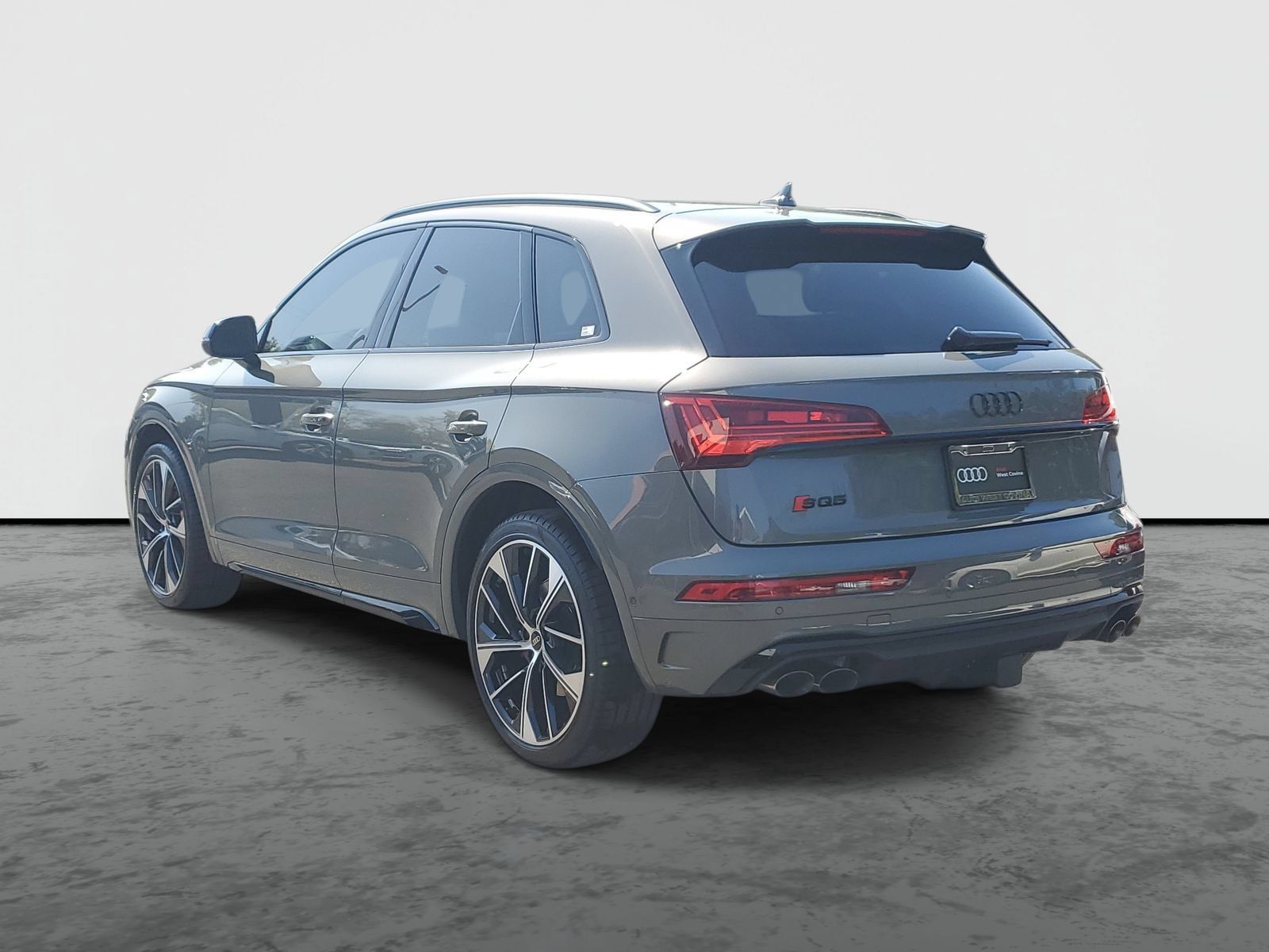 Used 2024 Audi SQ5 Prestige w/ Prestige Package AWD/4WD image 3