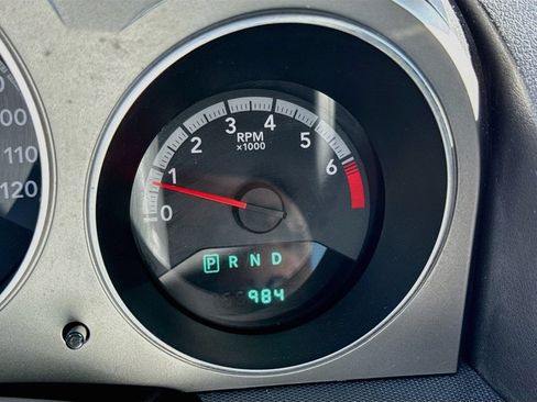Used 2010 Dodge Avenger R/T FWD image 12