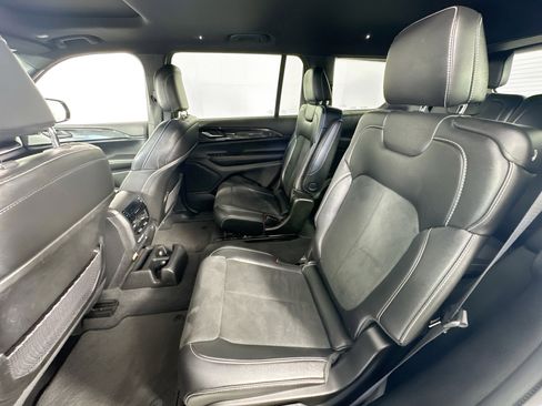 Used 2023 Jeep Grand Cherokee L Laredo image 24