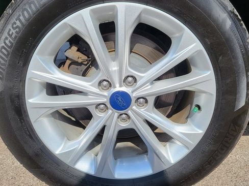 Used 2017 Ford Escape SE w/ Equipment Group 201A AWD/4WD image 16