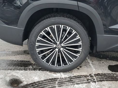 New 2026 Volkswagen Taos SE image 5