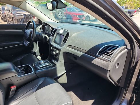 Used 2015 Chrysler 300 Limited w/ Driver Convenience Group RWD image 17