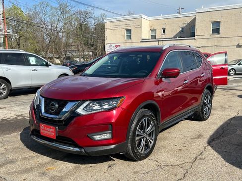 Used 2018 Nissan Rogue SL w/ Premium Package image 2