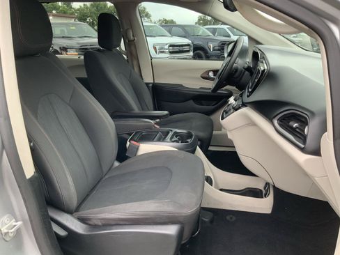 Used 2018 Chrysler Pacifica Touring Plus FWD image 62