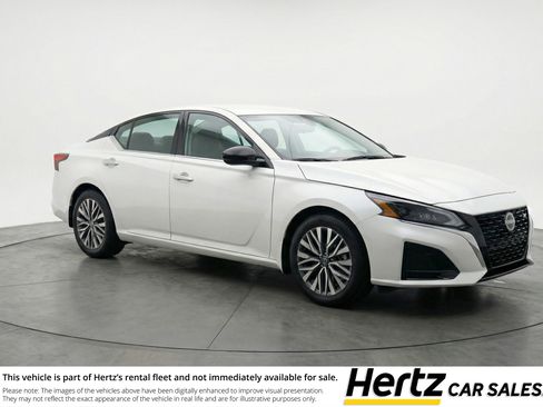 Used 2025 Nissan Altima 2.5 SV FWD image 1
