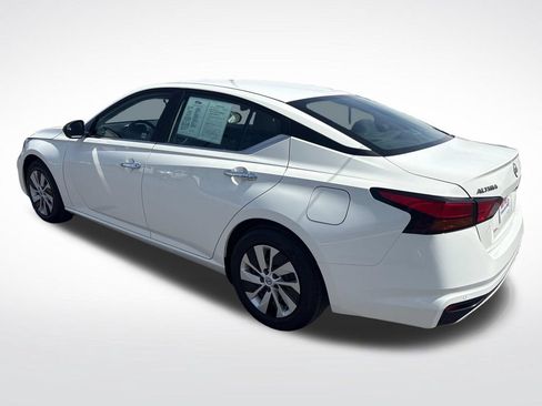 Used 2024 Nissan Altima 2.5 S FWD image 3