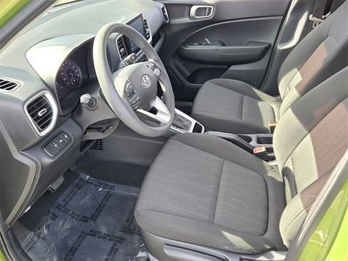 Certified 2022 Hyundai Venue SE image 10