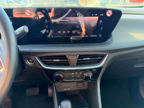 Used 2024 Buick Encore GX Sport Touring image 10