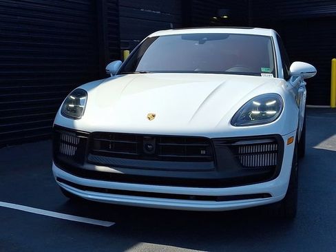 Certified 2025 Porsche Macan GTS AWD/4WD image 10