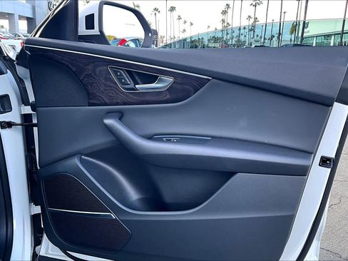 Used 2022 Audi Q8 Premium Plus w/ Premium Plus Package image 22