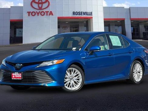 Certified 2019 Toyota Camry XLE w/ Sunroof Package FWD image 1