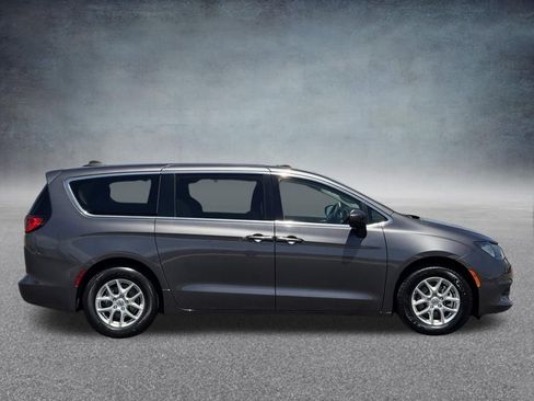 Used 2023 Chrysler Voyager LX FWD image 2