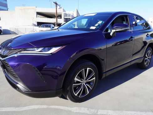 Certified 2023 Toyota Venza LE image 4