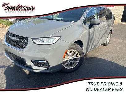 Used 2023 Chrysler Pacifica Touring-L