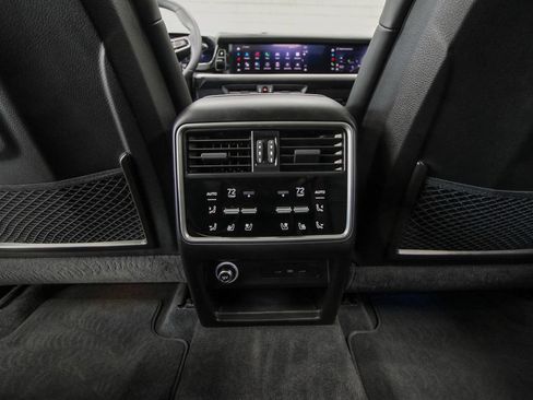 Used 2025 Porsche Cayenne GTS AWD/4WD image 30