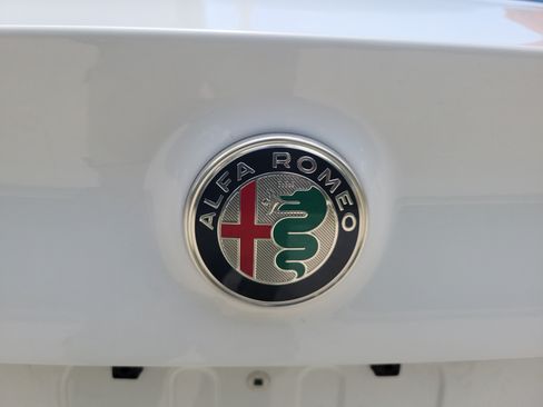 Used 2017 Alfa Romeo Giulia RWD image 8