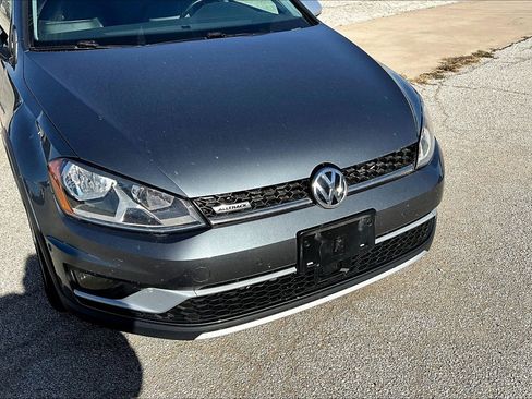 Used 2017 Volkswagen Golf Alltrack SE image 3