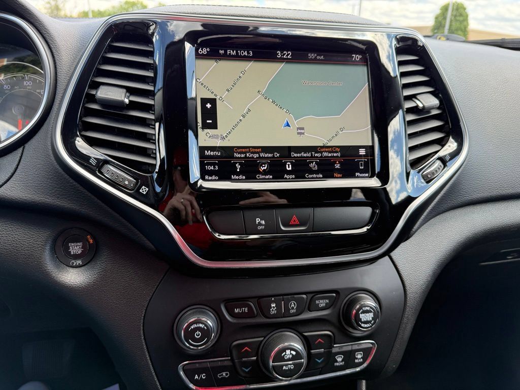 Used 2019 Jeep Cherokee Limited AWD/4WD image 14