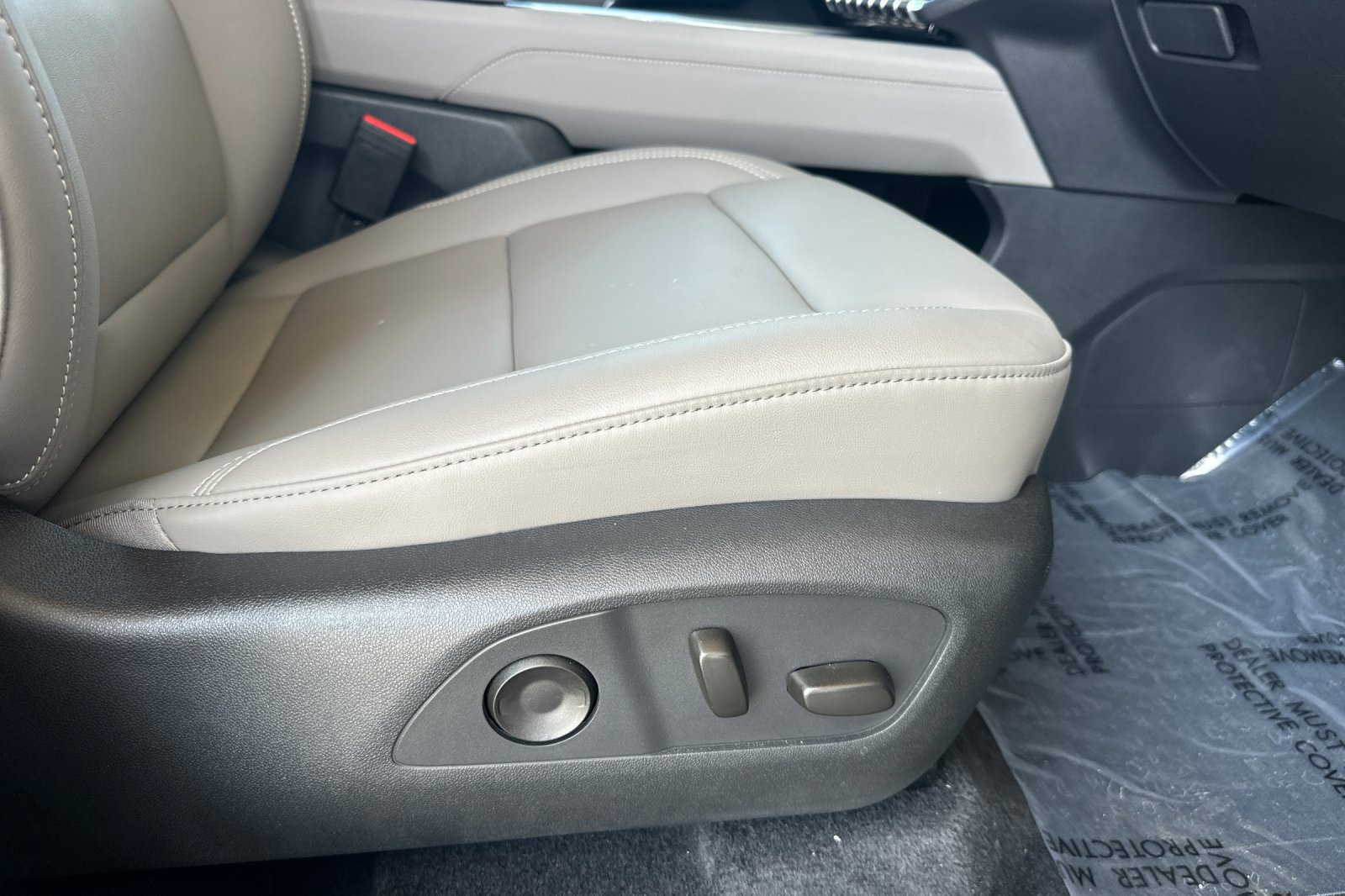 Used 2026 GMC Acadia Elevation w/ Elevation Premium Package FWD image 25