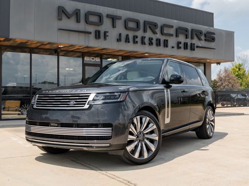 Used 2025 Land Rover Range Rover SV AWD/4WD image 1