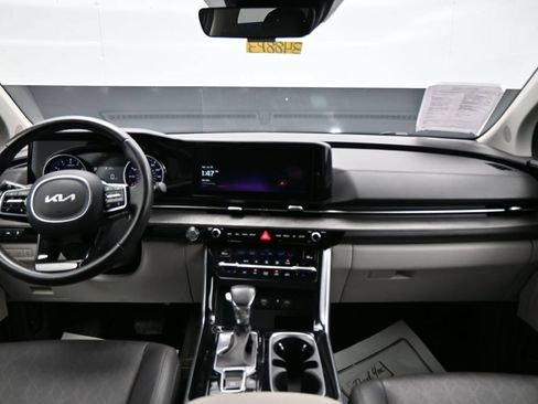 Used 2024 Kia Carnival EX FWD image 12