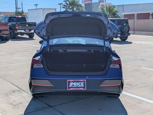 Used 2024 Hyundai Elantra SEL w/ Convenience Package FWD image 6