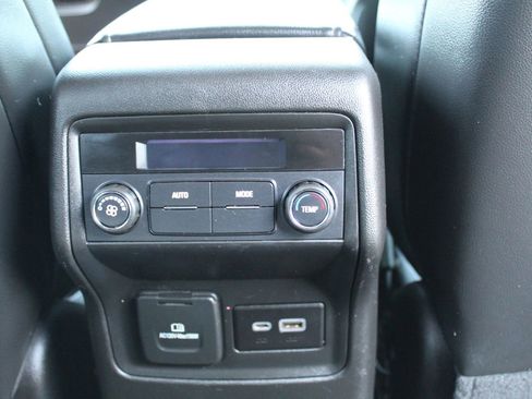 Used 2023 GMC Acadia SLT image 10