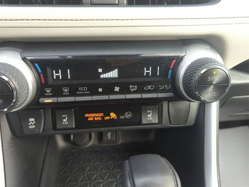 Used 2020 Toyota RAV4 XLE w/ Convenience Package image 25