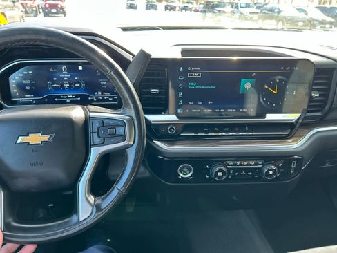 Used 2022 Chevrolet Silverado 1500 LT image 22