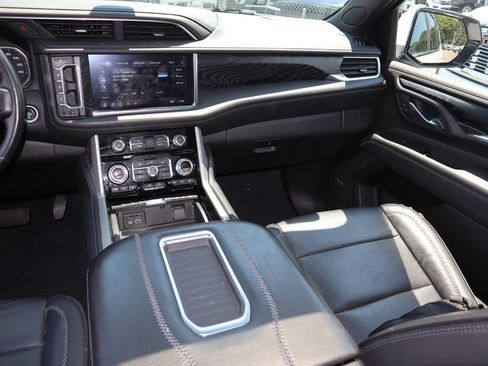 Used 2021 GMC Yukon Denali w/ Denali Ultimate Package AWD/4WD image 13