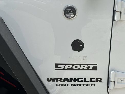 Used 2017 Jeep Wrangler Unlimited Sport w/ Quick Order Package 23S AWD/4WD image 28
