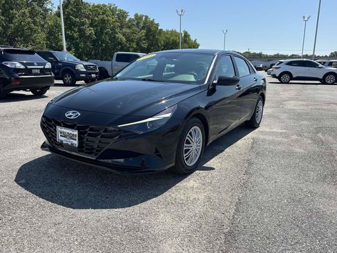 Used 2023 Hyundai Elantra SEL w/ Convenience Package FWD image 3