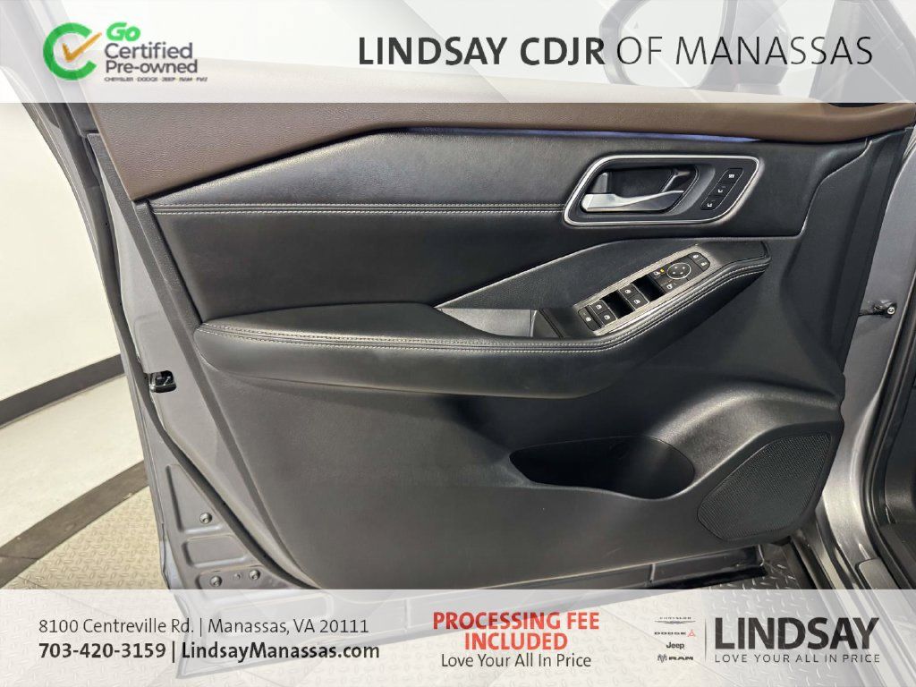 Used 2023 Nissan Rogue Platinum w/ Platinum Premium Package AWD/4WD image 17