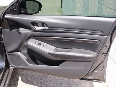 Used 2022 Nissan Altima 2.5 SR FWD image 13