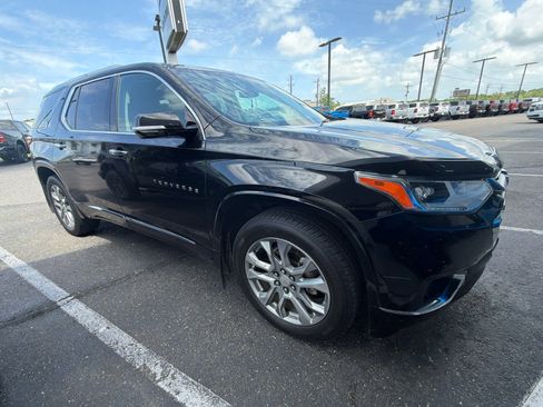 Used 2018 Chevrolet Traverse Premier w/ Driver Confidence II Package image 2