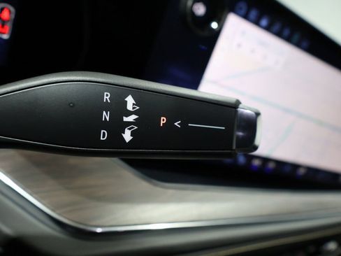 Used 2025 Chevrolet Suburban Premier image 38