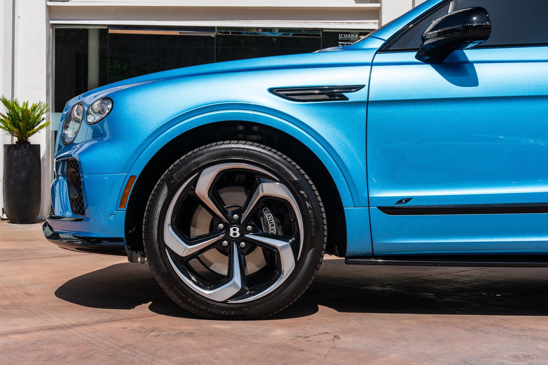 Used 2023 Bentley Bentayga AWD/4WD image 7