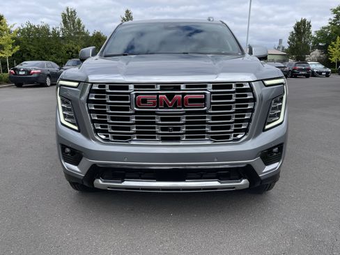 Used 2025 GMC Yukon XL Denali AWD/4WD image 8