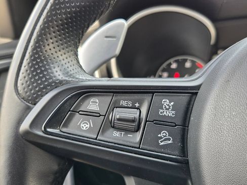 Used 2022 Alfa Romeo Stelvio Veloce AWD/4WD image 23