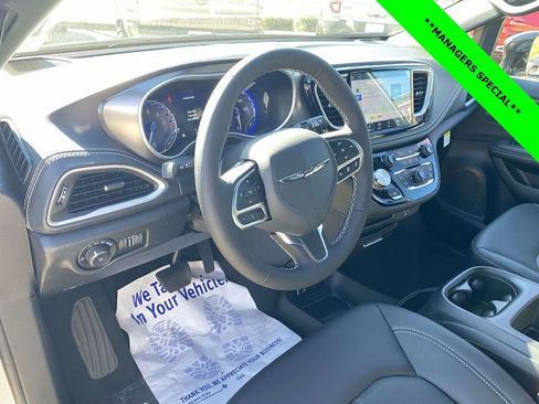 New 2026 Chrysler Pacifica Select image 41