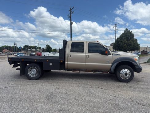 Used 2011 Ford F550 4x4 Crew Cab Super Duty w/ Payload Upgrade Pkg image 6
