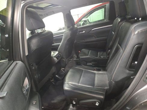 Used 2014 Toyota Highlander Limited image 9