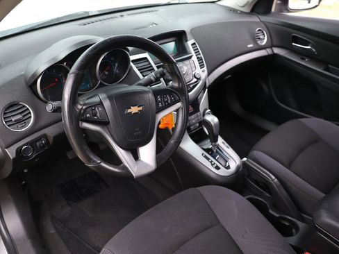 Used 2013 Chevrolet Cruze LT FWD image 4