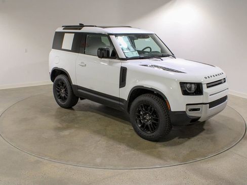 Used 2025 Land Rover Defender 90 S image 7