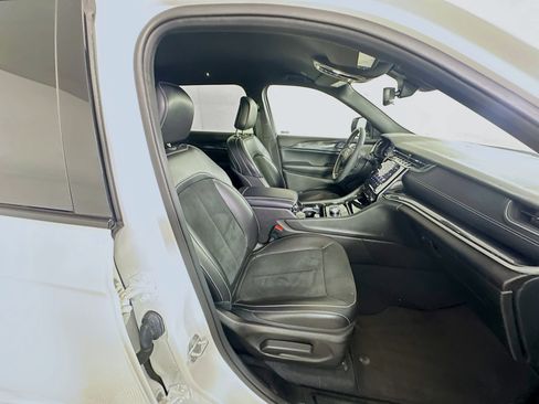 Used 2023 Jeep Grand Cherokee L Laredo image 32